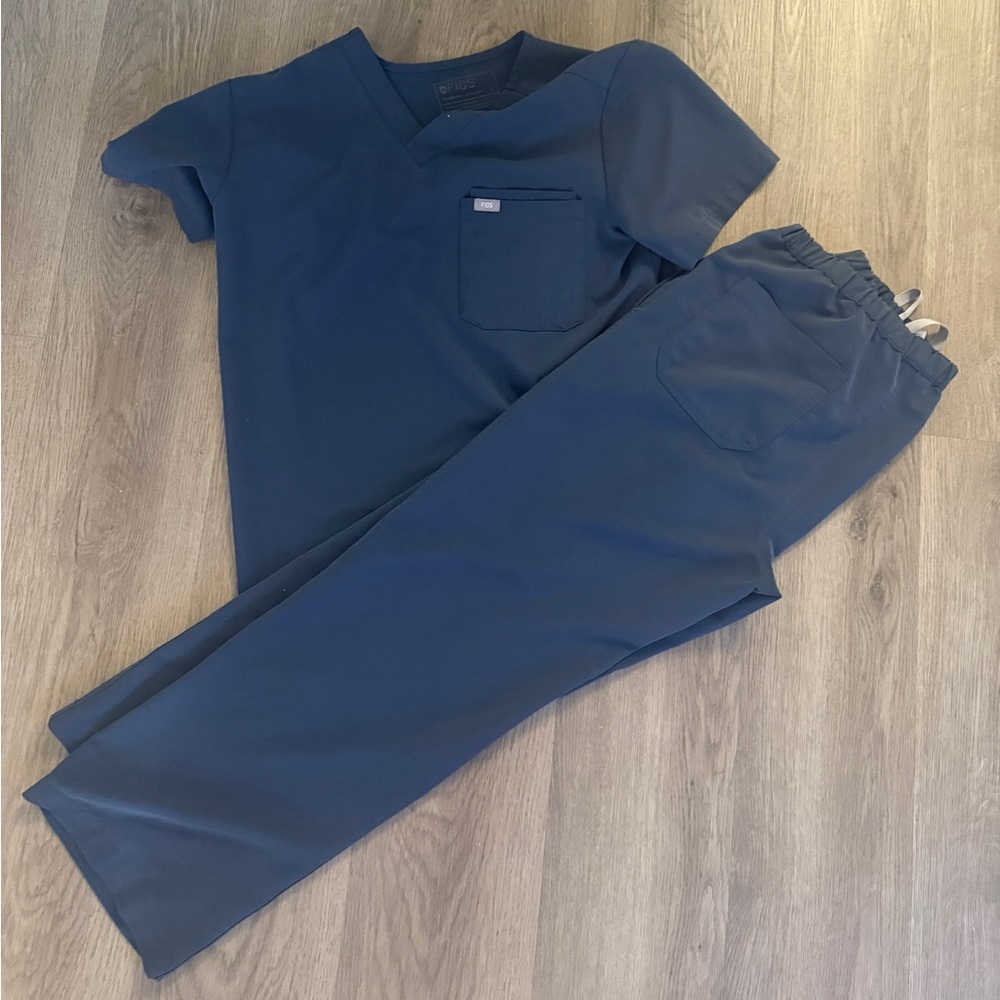 Dark harbor Scrub Set